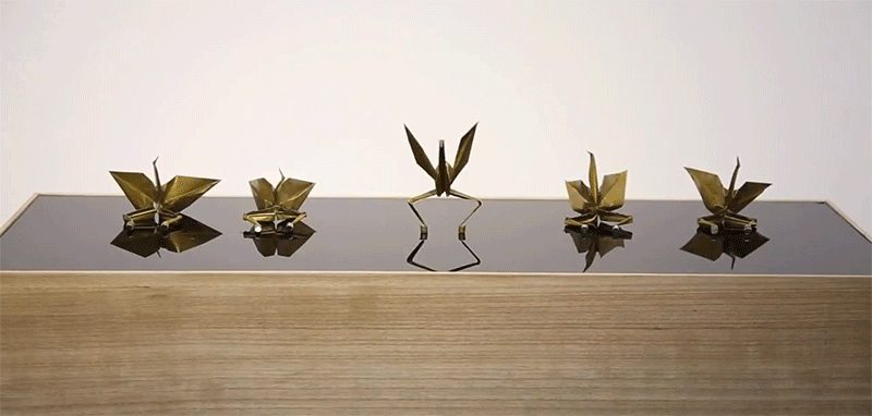Удивительный танец стаи бумажных журавликов - оригами (видео)
